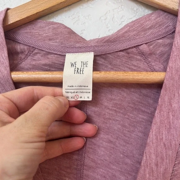 We The Free Free People Clementine V Neck Tee Shirt Top Berry Pink size Small - Picture 4 of 11